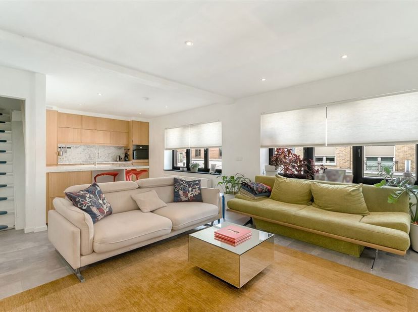Gerenoveerd duplex appartement in hartje centrum&lt;br /&gt;
Belangrijkste troeven:&lt;br /&gt;
- Zeer centrale ligging in hartje Balen centrum, alles op wandelaf
