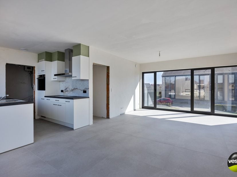 Deze prachtige nieuwbouw duplex werd gebouwd in 2024 en is erg centraal gelegen, waardoor zowel het centrum van Bilzen als Munsterbilzen op slechts 5