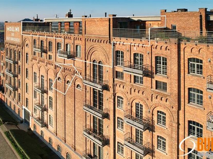 A LOUER Visite virtuelle 360° sur www.burima.be Libre au 1er juin 2025.  Coup de coeur pour ce bien d&#039;exception ! Ce loft - Duplex - Penthouse situé s