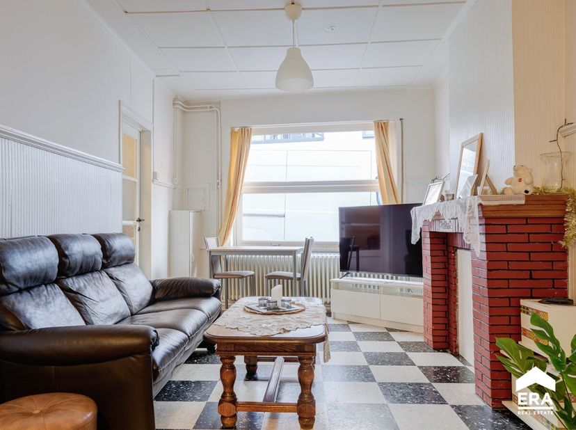 Rijwoning met 3 slaapkamers in het stadscentrum van Sint-Truiden. Voor meer informatie ga naar https://www.era.be/nl/te-koop/sint-truiden/huis/rijwoni