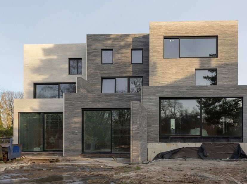 Locatie :&lt;br /&gt;
Binnenkort wordt er een afgewerkte nieuwbouw eengezinswoning te koop aangeboden in de Sint-Denijslaan 457 in Gent op een perceel van 5