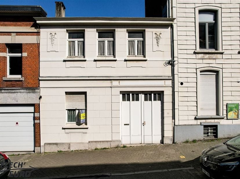 Flech-Euro a le plaisir de vous présenter cette maison à restaurer, idéalement située aux portes de Heusy. Elle se compose au rez-de-chaussée d&#039;un gar