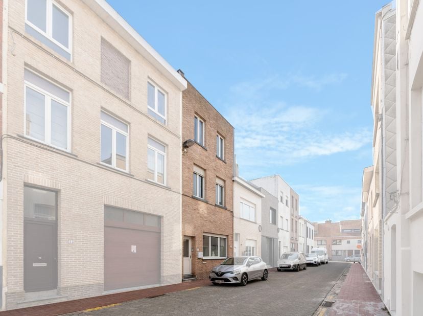 Cette maison mitoyenne bénéficie d&#039;un emplacement calme mais central à Blankenberge. La propriété est située à quelques pas du centre de Blankenberge,