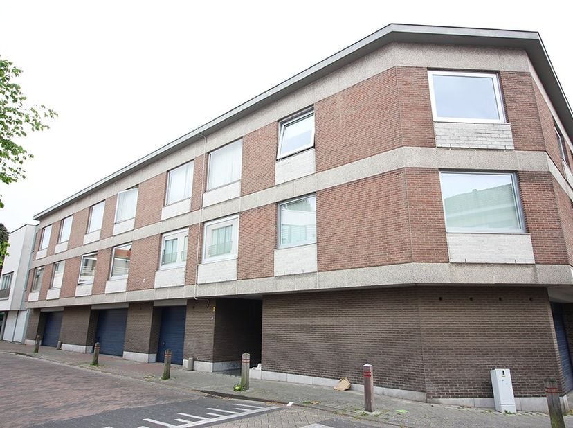 L’agence Kasper &amp; Kent a le plaisir de vous présenter cet appartement lumineux de 77 m², situé dans une petite copropriété récente à faibles charges (