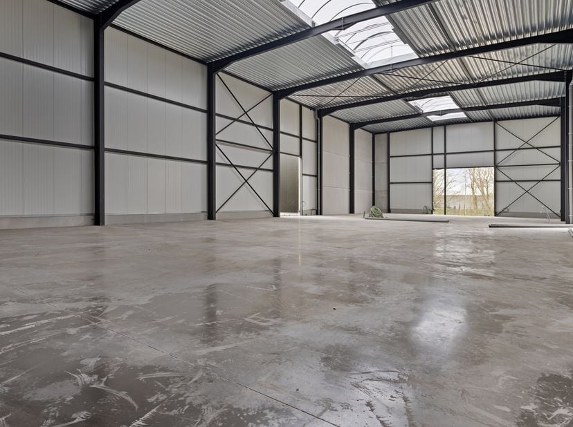 Vous recherchez un espace moderne et fonctionnel pour votre entreprise? Ce nouveau projet de construction offre une occasion unique de travailler dans