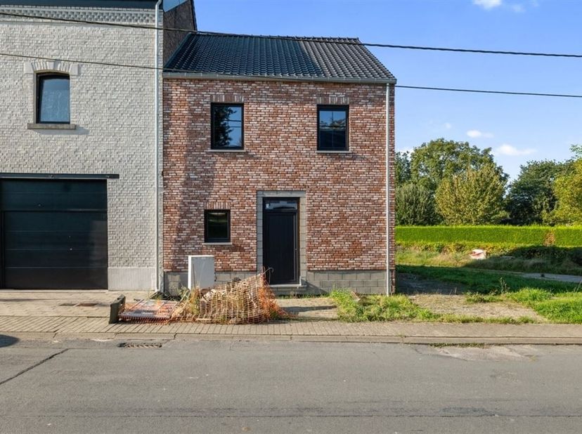 Ligging&lt;br /&gt;
In Waasmont, een deelgemeente van Landen, vinden we langs de Waasmontstraat ter hoogte van nummer 195A deze knappe nieuwbouwwoning terug