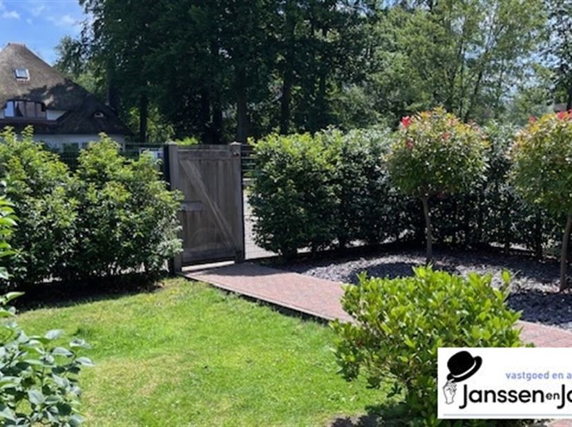 Bent u op zoek naar een charmante woning gelegen op een mooi perceel grond van maar liefst 710 m² met een perfecte zuidwest oriëntatie en kan een dubb