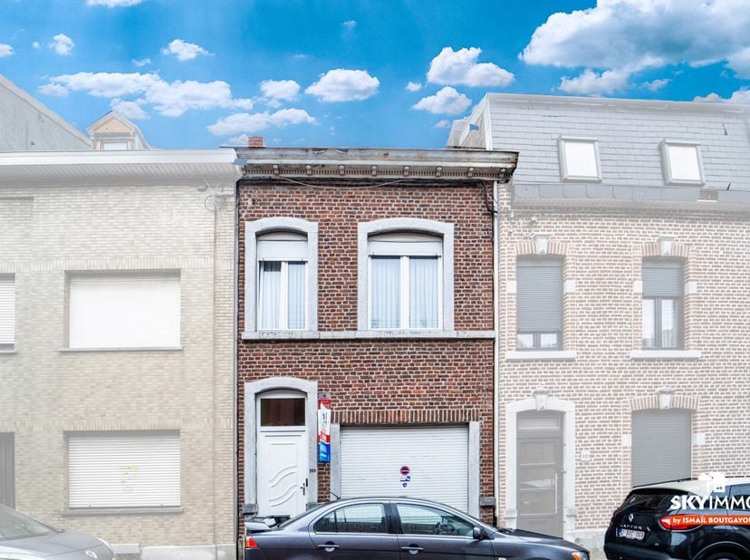 L&#039;agence Skyimmo a le plaisir de vous présenter cette charmante maison 4 chambres située à Jemeppe.&lt;br /&gt;
Profitez d&#039;un cadre de vie agréable avec son