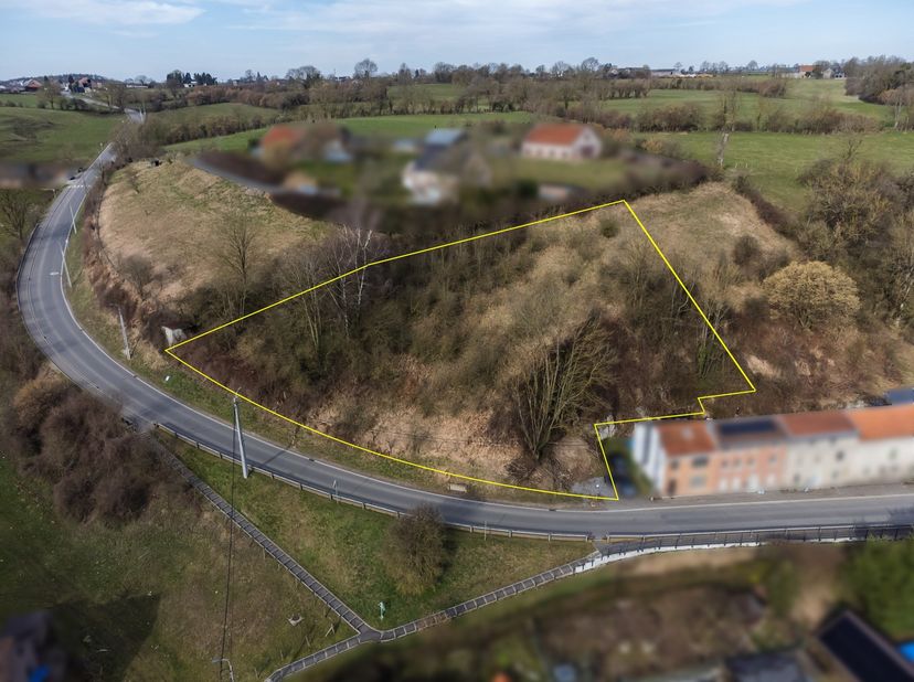 Antoine Immobilier vous présente ce lot de plusieurs parcelles d&#039;une contenance totale de 2713m2, situées à moins d&#039;1km du centre de Dolhain et de tou