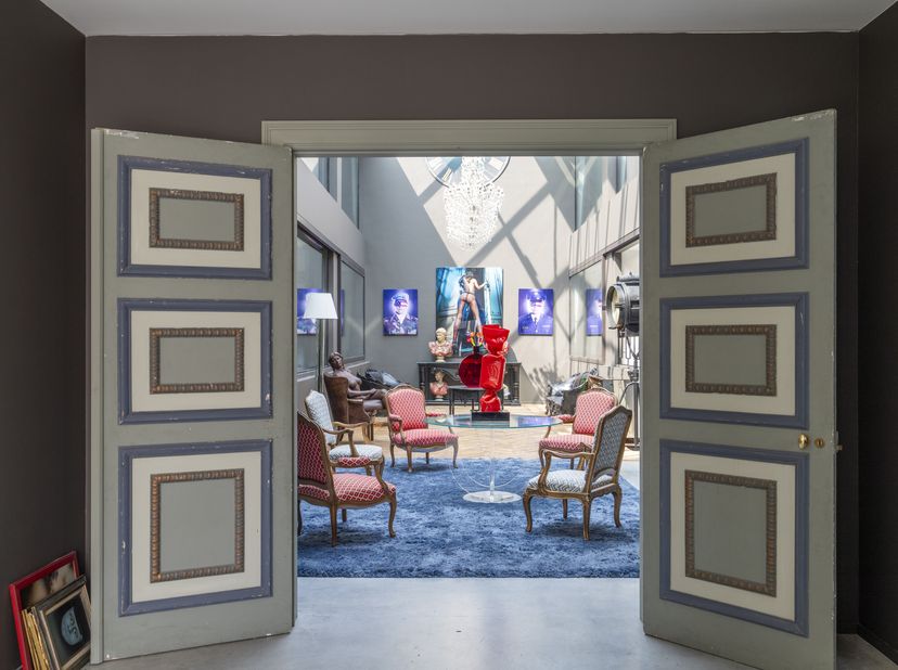 Op een grondoppervlakte van 665 m² vinden we deze unieke woning met riante woonvolumes, 5 slaapkamers en mooie stadstuin te koop. &lt;br /&gt;
De toplocatie