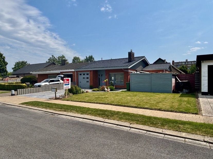 Te koop: Goed onderhouden halfopen woning met zonnige tuin in centrum Ieper (494m²)&lt;br /&gt;
In het hart van Ieper, in een rustige verkaveling, bevindt z