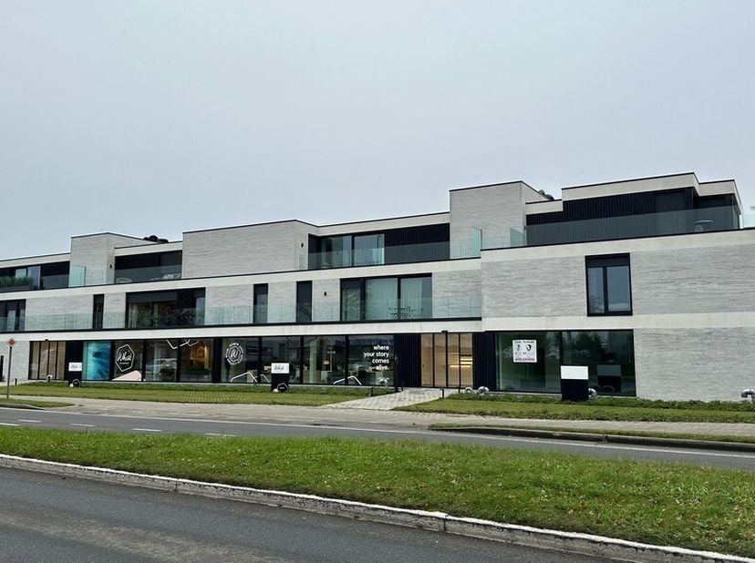 218m² bureau paysager dans un élégant complexe résidentiel / professionnel avec une visibilité le long de la N70 (Gand-Anvers) à Lochristi, Denen. Acc
