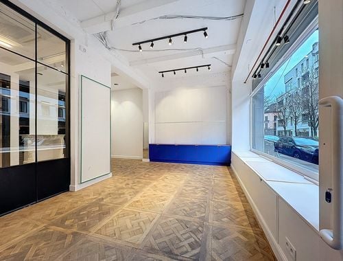                                         Bien commercial à louer à Antwerpen, € 1.950

