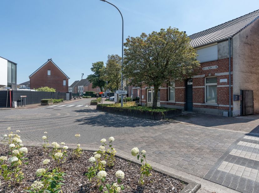 Opbrengsteigendom (2 appartementen) te centrum Vosselaar&lt;br /&gt;
Totale huuropbrengst : 1075 euro /maand&lt;br /&gt;
Heieinde 5 - Duplex appartement (EPC 674