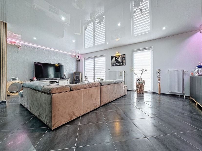 - SOUS OPTION - Prix: Offre à partir de 270.000 euros, frais d&#039;agence non inclus et à charge de l&#039;acquéreur.&lt;br /&gt;
Maison bel-étage habitable très rap