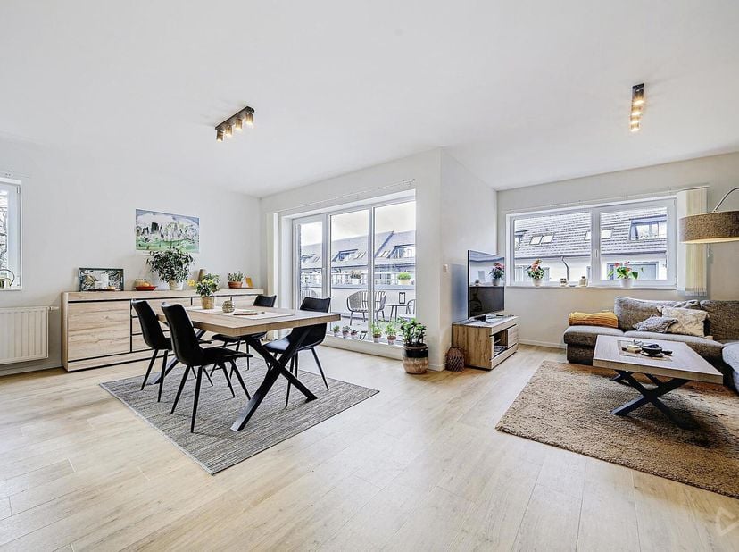 Appartement de 2 chambres situé en face de la base SHAPE dans la Résidence &quot;Le Maisières&quot;.&lt;br /&gt;
L&#039;appartement est situé au 3ème étage AVEC ASCENSEUR.