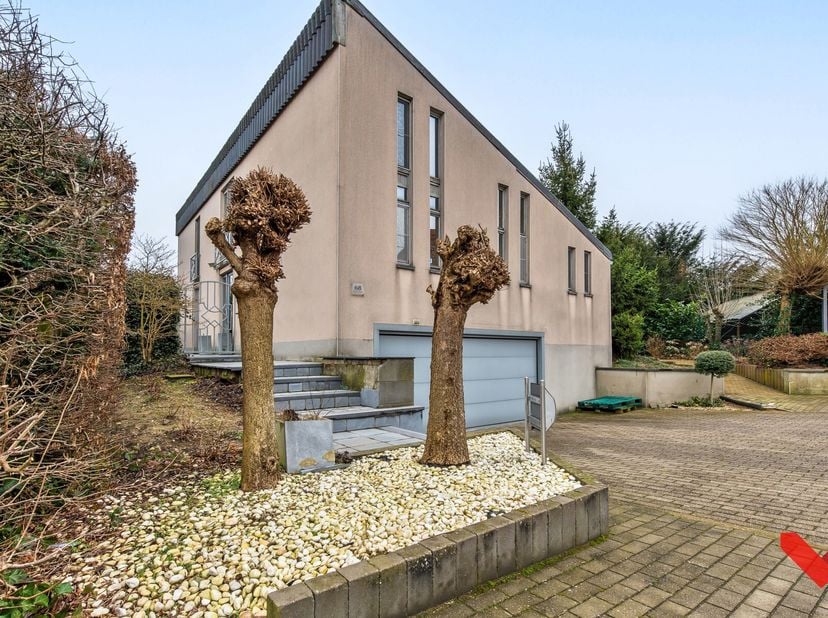 Cette charmante maison à Vissenaken offre tout ce que vous recherchez ! Située sur un terrain spacieux de 629 m², cette propriété combine confort mode