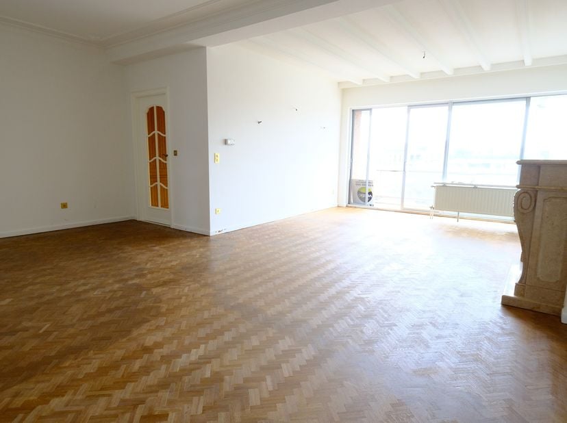 Ruim appartement in centrum Hasselt met 3 slaapkamers, garage en terras met uitzicht op de kanaalkom&lt;br /&gt;
&lt;br /&gt;
Dit ruim appartement met 125m² is ge