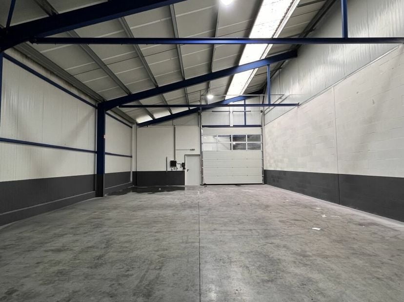 Bedrijvenstraat 5765, 3800 Sint-Truiden | kantoor (1 unit, 339.66 - 340 m²) - magazijn (2 units, 253 - 750 m²)