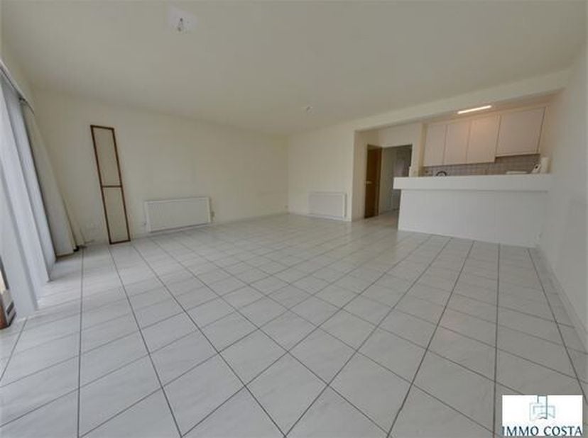Ontdek de mogelijkheden van dit charmante appartement in residentie Harmony! Gelegen op de tweede verdieping, geniet dit pand van een zonnig terras da