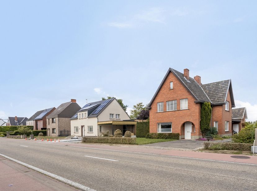 CHARMANTE, TE RENOVEREN GEZINSWONING OP EEN LEUK PERCEEL IN ALKEN (TERKOEST)&lt;br /&gt;
Deze goed onderhouden woning, te renoveren woning vinden we terug i