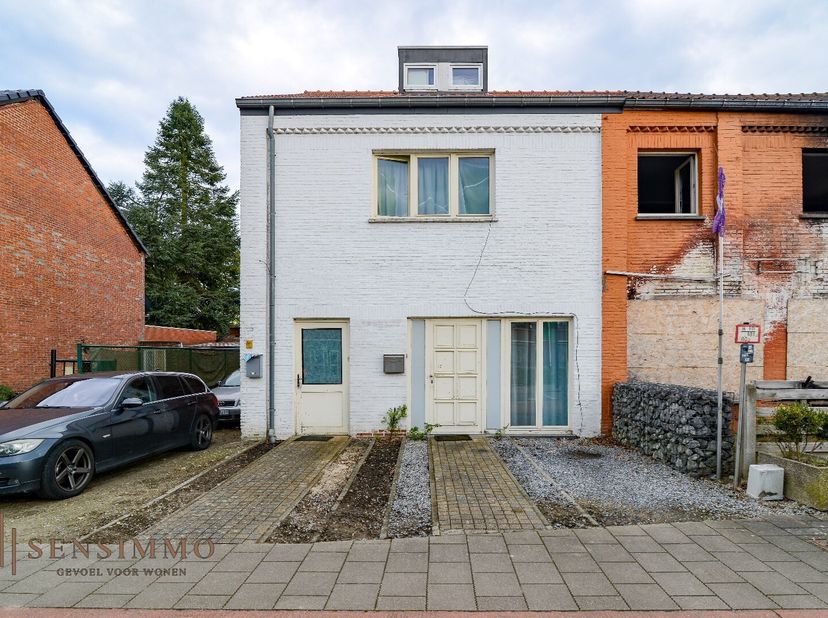 Bent u op zoek naar een rendabele investering op een strategische locatie? Dan is deze opbrengsteigendom aan de Weg naar As 224 in Genk precies wat u