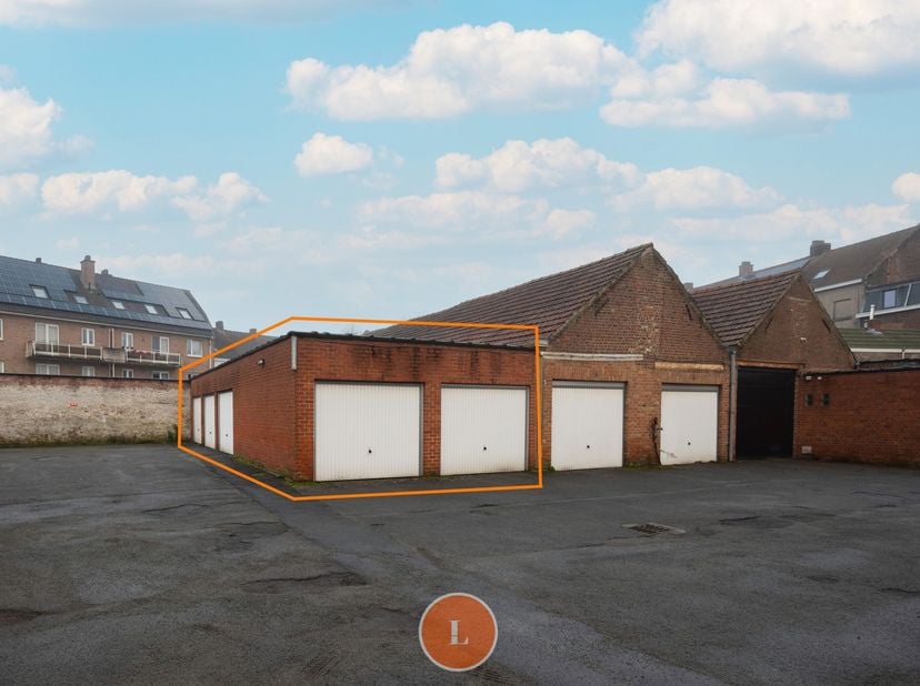Garage à vendre
                    à 8930 Menen