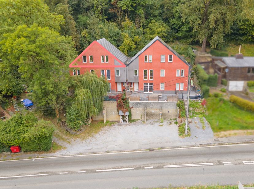 EASYHOME Immobilier vous présente ce superbe duplex mêlant charme, confort et potentiel locatif, idéalement situé au cur de Dinant.&lt;br /&gt;
Vous cherche