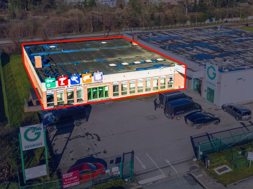 UNIQUE à WAVRE SUD | Bel espace de showroom et bureaux totalisant 750 m². Le bien est idéalement situé légèrement en retrait sur le boulevard de l&#039;Eur