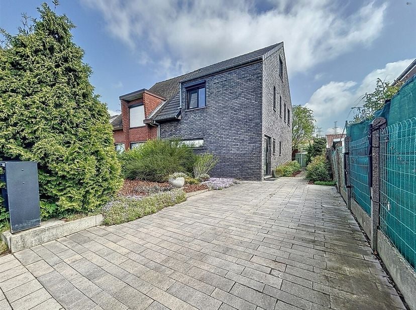 Maison à vendre
                    à 9120 Kallo