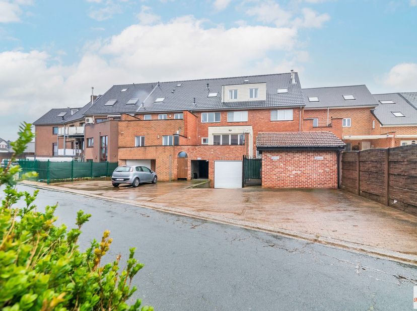 Kwalitatieve vastgoedinvestering met huurdersgarantie&lt;br /&gt;
Deze centraal gelegen appartementsblok, volledig gerenoveerd en gedeeltelijk nieuw gebouwd