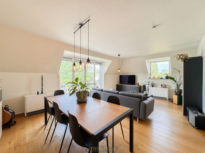 Appartement récent 2 CHAMBRES avec TERRASSE au cœur d’Eine, section d’Oudenaarde&lt;br /&gt;
Situé dans un EMPLACEMENT CENTRAL, proche de toutes les commodi