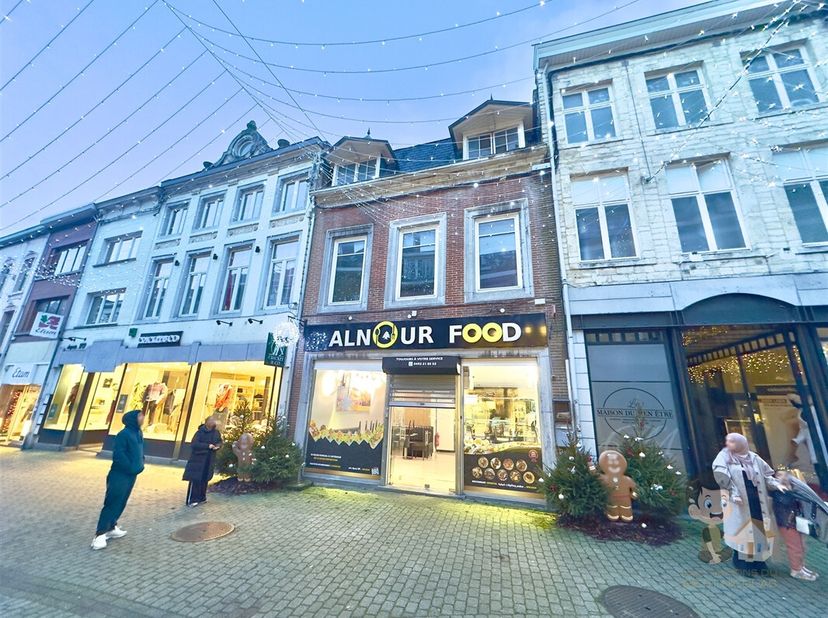 Commerce avec belle superficie et potentiel&lt;br /&gt;
Idéal pour lancer ou développer votre activité, ce commerce de 83m² offre un espace bien agencé et f