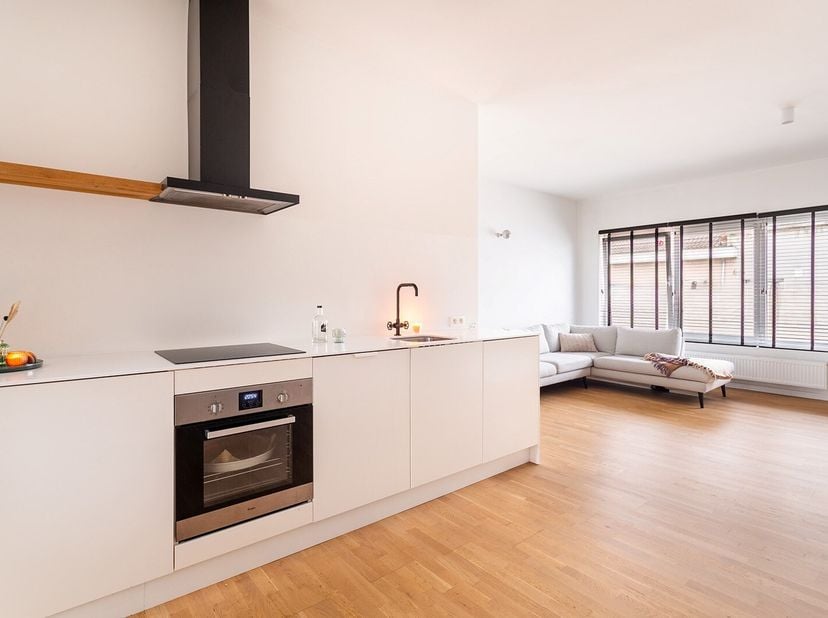 Licht, energiezuinig en instapklaar appartement met 2 slpks&lt;br /&gt;
Welkom in de Lange Scholiersstraat 33, gelegen in een rustige enkelrichtingstraat in