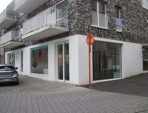                                         Bureaux à louer à Gavere, € 500
