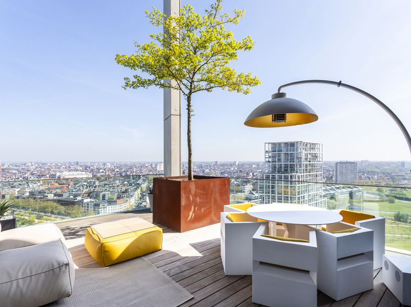 Vivez l&#039;exception dans cet appartement prestigieux denviron 210 m², perché au 20 et dernier étage de la résidence emblématique &quot;Scheldezicht&quot;. Un pano