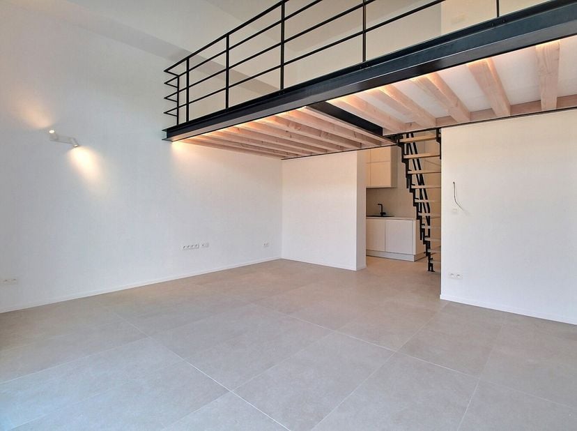 Infos &amp; Visites Brigitte : 0478/69 24 63 - brigitte@bytheway.be. Situé à Uccle à proximité de toutes les commodités, des transports en commun et de la