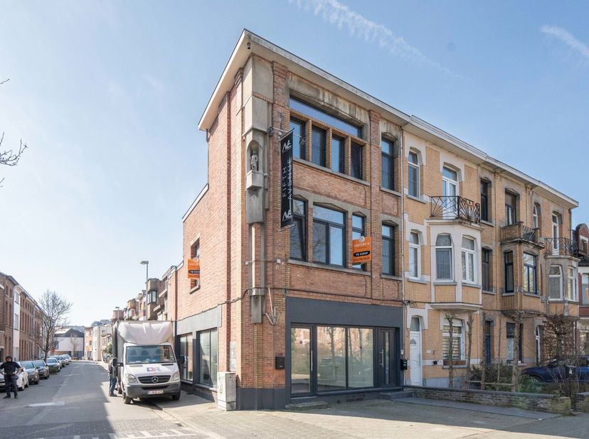 Bien professionnel à vendre
                    à 2800 Mechelen
