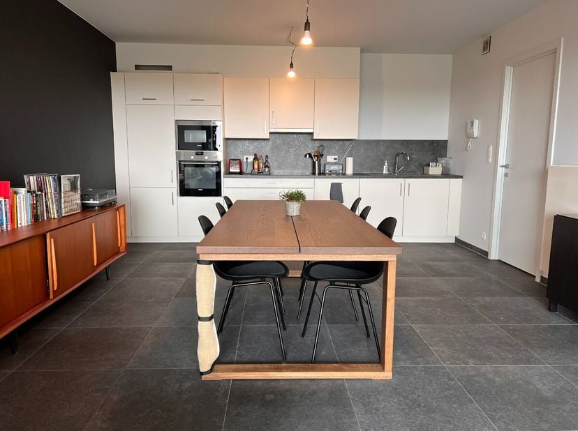 Instapklaar appartement met 1 slaapkamer, autostaanplaats en kelderberging nabij centrum Hasselt.Voor meer info ga naar https://www.era.be/nl/te-huur/