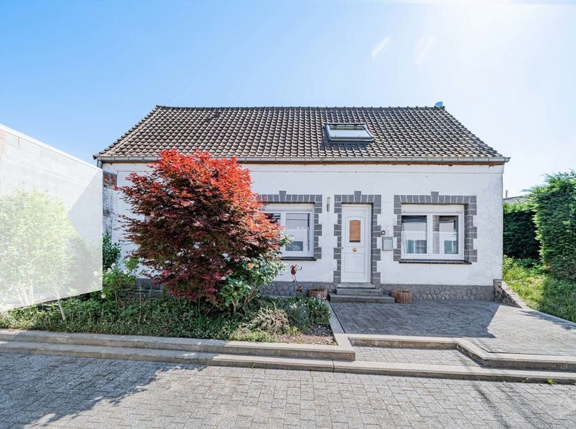 Samenstelling:&lt;br /&gt;
Ruime en lichte woonkamer, volledig uitgeruste open keuken (oven, taques, afzuigkap, spoelbak, vaatwasser, koelkast en veel bergi