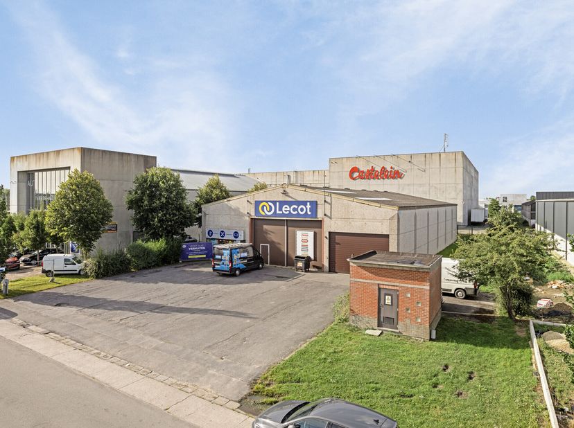 Local commercial - magasin sur piste d&#039;environ 770 m² (24 places de parking privées à louer à Middelkerke). &lt;br /&gt;
MISE EN PAGE:&lt;br /&gt;
- grand espace