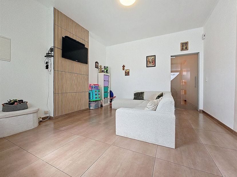 SOUS OPTION - PLUS DE VISITE - Prix: Offre à partir de 175.000 euros, frais d&#039;agence non inclus et à charge de l&#039;acquéreur.&lt;br /&gt;
Chouette maison habi