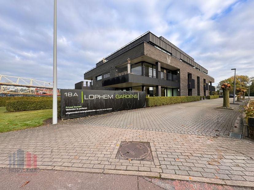 Bien professionnel à vendre
                    à 8210 Zedelgem