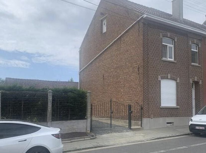 MAISON 3 FAÇADES AVEC JARDIN &amp; GARAGE. &lt;br /&gt;
 &lt;br /&gt;
- Offre actuelle en l&#039;étude : 272.000,00 € -    &lt;br /&gt;
 &lt;br /&gt;
COMPOSITION :  &lt;br /&gt;
Rez-de-chau