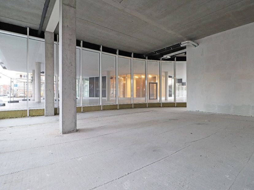 Deze uiterst commerciële ruimte (123 m²) maakt deel uit van het nieuwe project &quot;Roelevard&quot; in hartje Roeselare.&lt;br /&gt;
Ideaal gelegen nabij het station