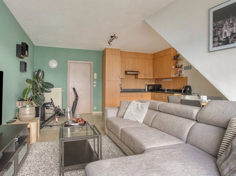 Lichtrijk appartement in het centrum van Kruishoutem&lt;br /&gt;
&lt;br /&gt;
Dit instapklare appartement bevindt zich op de tweede verdieping van een kleinschali