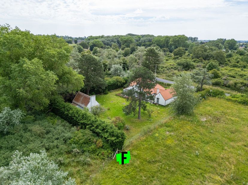 Exceptioneel vastgoed in hartje Koksijde/St.-Idesbald.&lt;br /&gt;
Midden in de duinen en omgeven door een exclusief en residentieel karakter vinden we deze