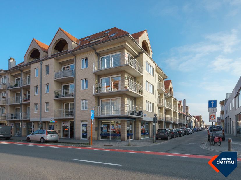 Afgesloten garagebox te huur in Res. Vijfde Seizoen, gelegen in de Sint-Jansstraat. &lt;br /&gt;
De box heeft een ideale ligging in een zijstraat van de tor