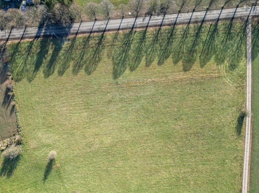 ERA BLUX heeft het genoegen u deze prachtige bouwgrond van meer dan 20 are aan te bieden, ideaal gelegen in de gemeente Houffalize, aan de rand van he