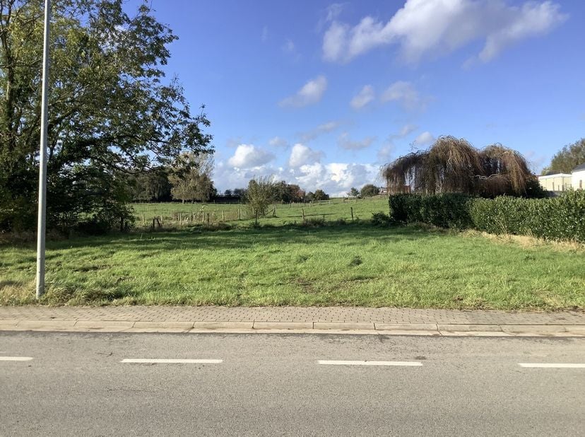 Mooi gelegen perceel bouwgrond, bestemd voor open bebouwing, met een oppervlakte van 06a 05ca gelegen te Willebringen (Boutersem).&lt;br /&gt;
Het perceel s